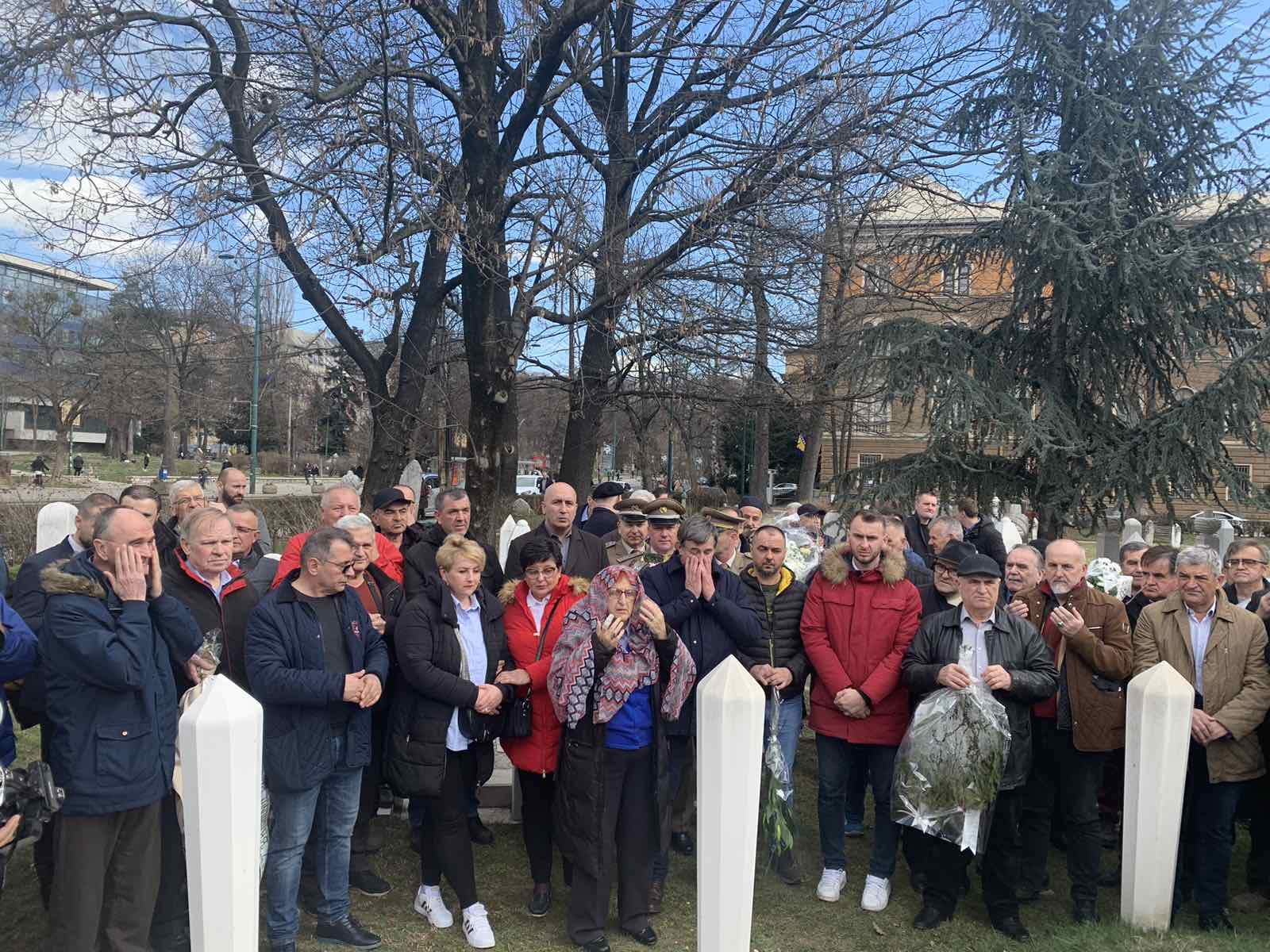 ministar omer osmanovic polaganje cvijeca1.jpg - U haremu Alipašine džamije u Sarajevu obilježena 25. godišnjica od smrti generala Mustafe Hajrulahovića-Talijana